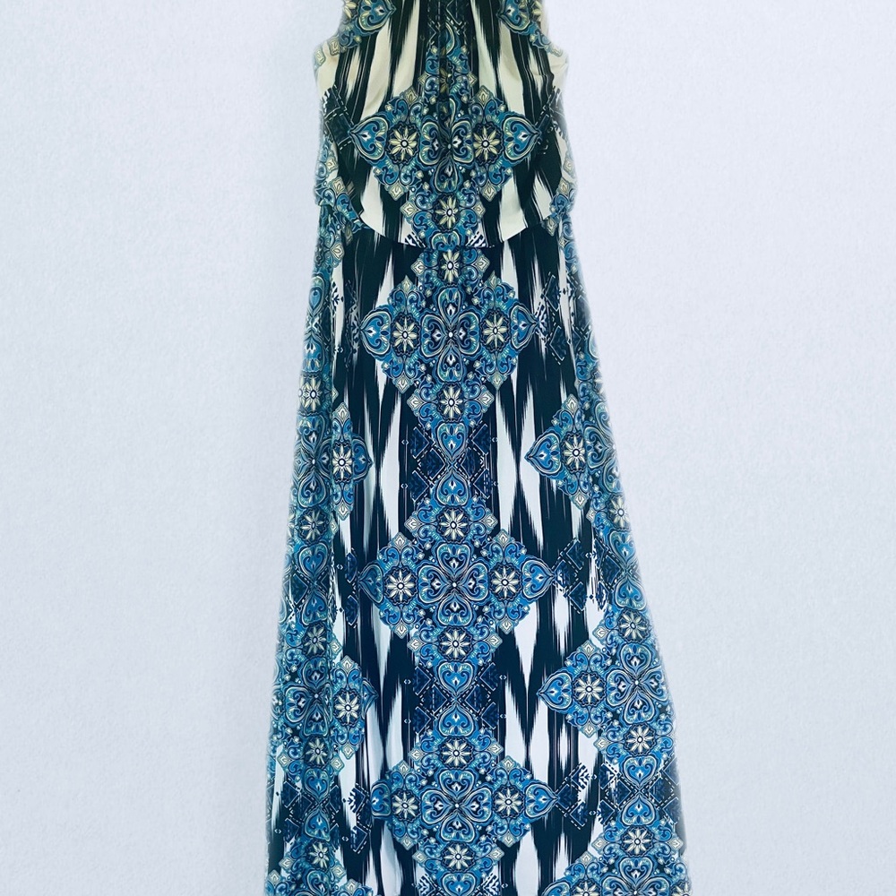 Boho sleeveless, elegant maxi dress.
